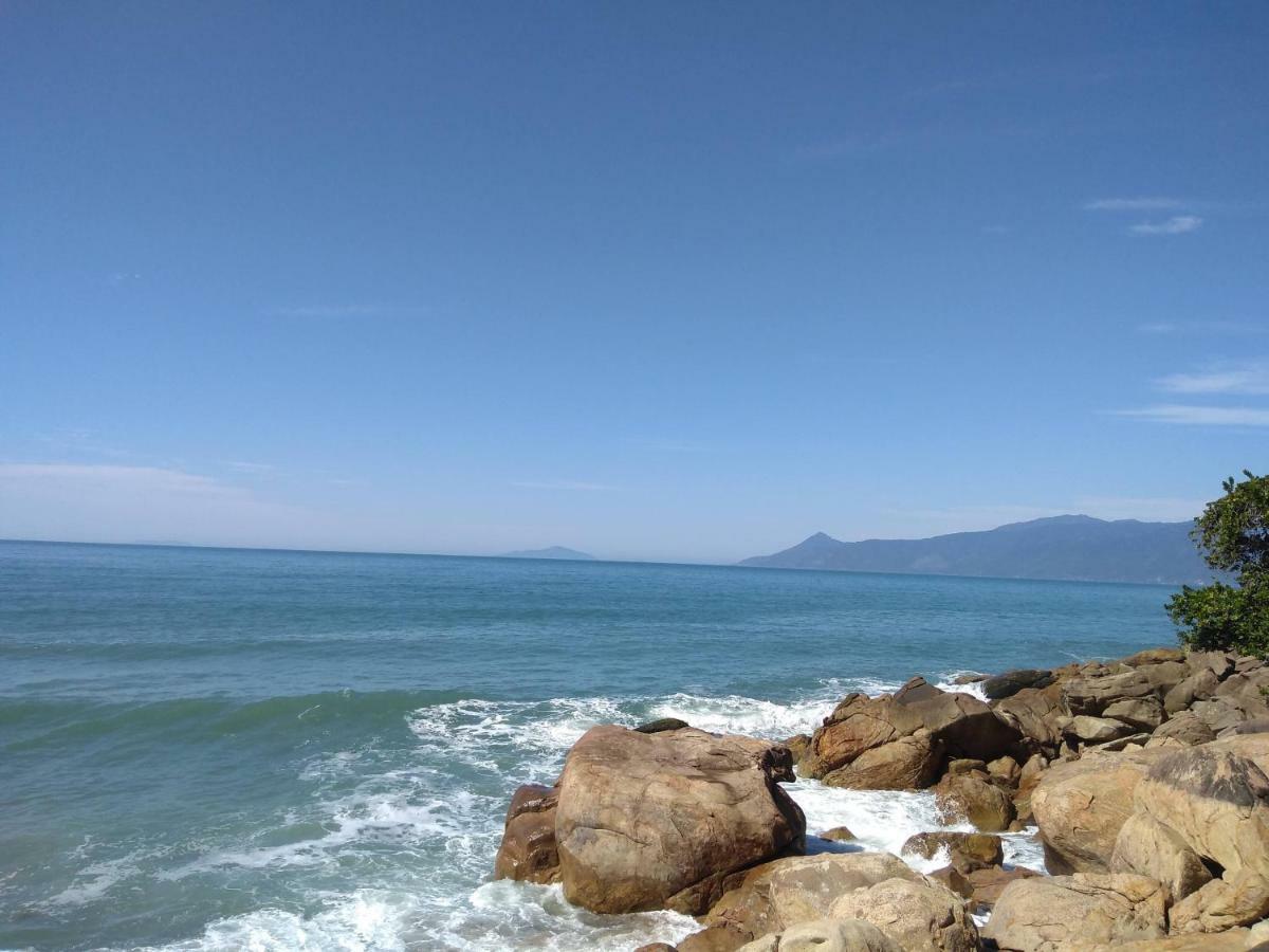 Caraguatatuba de frente para o mar Exterior foto
